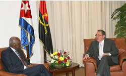 Raúl Castro receives Jose Eduardo DoSantos, Angolan President